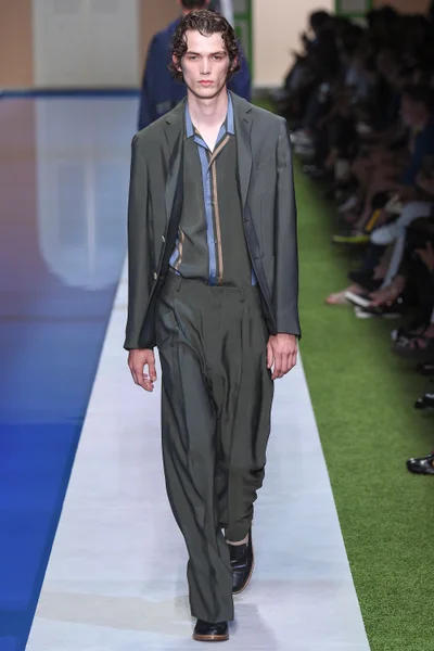 Look 40
